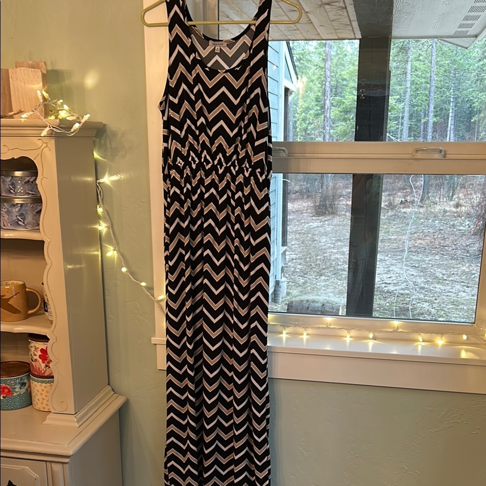 White Birch Black and White Chevron Maxi Dress